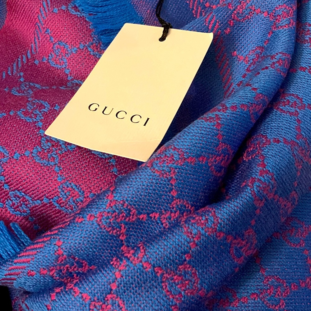 NWT Gucci reversible scarf